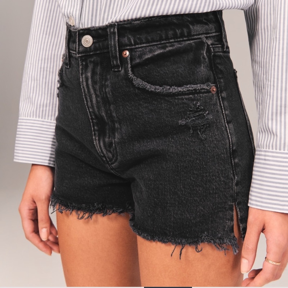 NWT abercrombie high rise mom shorts. size 31